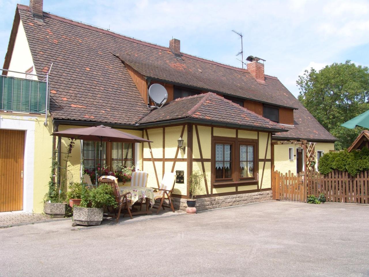 Gaestehaus "Gisela" Im Fuerstlichen Fischhaus Schillingsfuerst Exterior photo